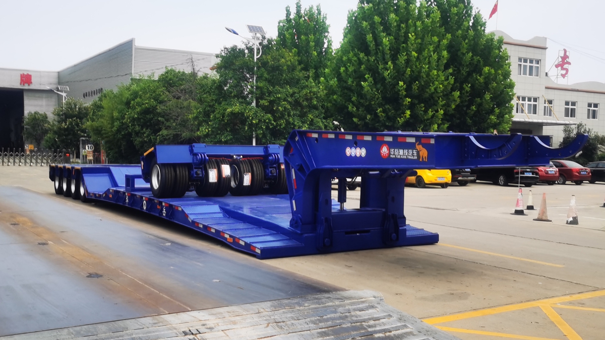 HUAYUE Detachable Gooseneck Trailer - Deck on Ground