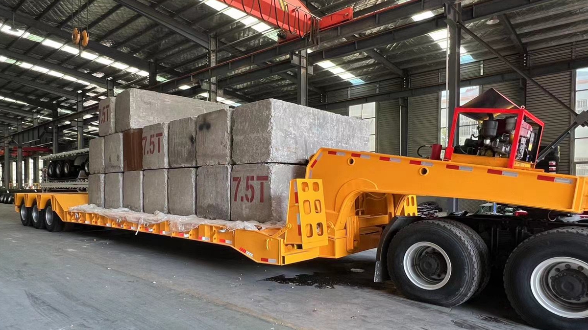 RGN trailer with 200mm ground clearance for over-height cargo