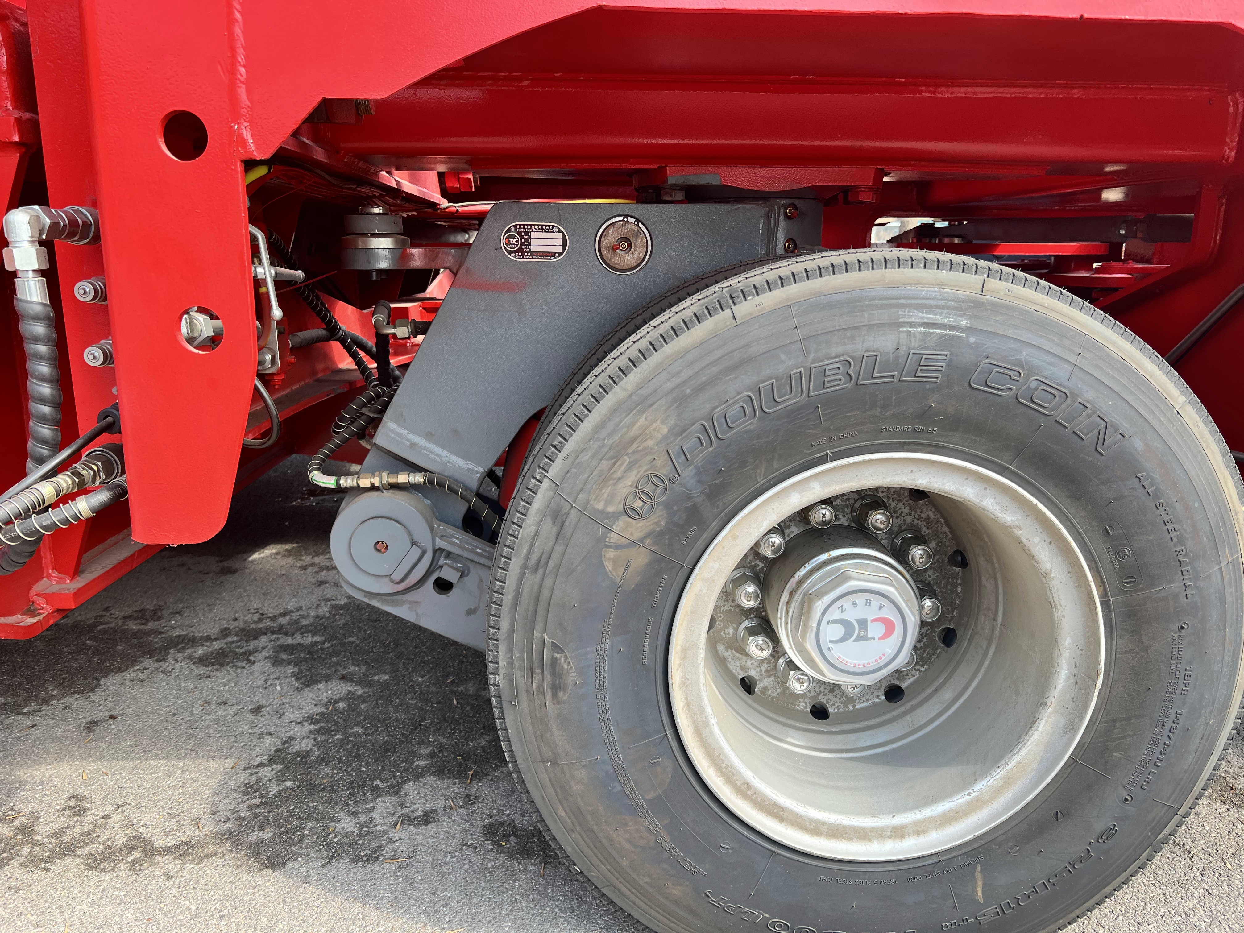 Front view of the HUAYUE 100 meter wind blade adapter for sale in Malaysia showcasing high-tensile steel construction and hydraulic steering