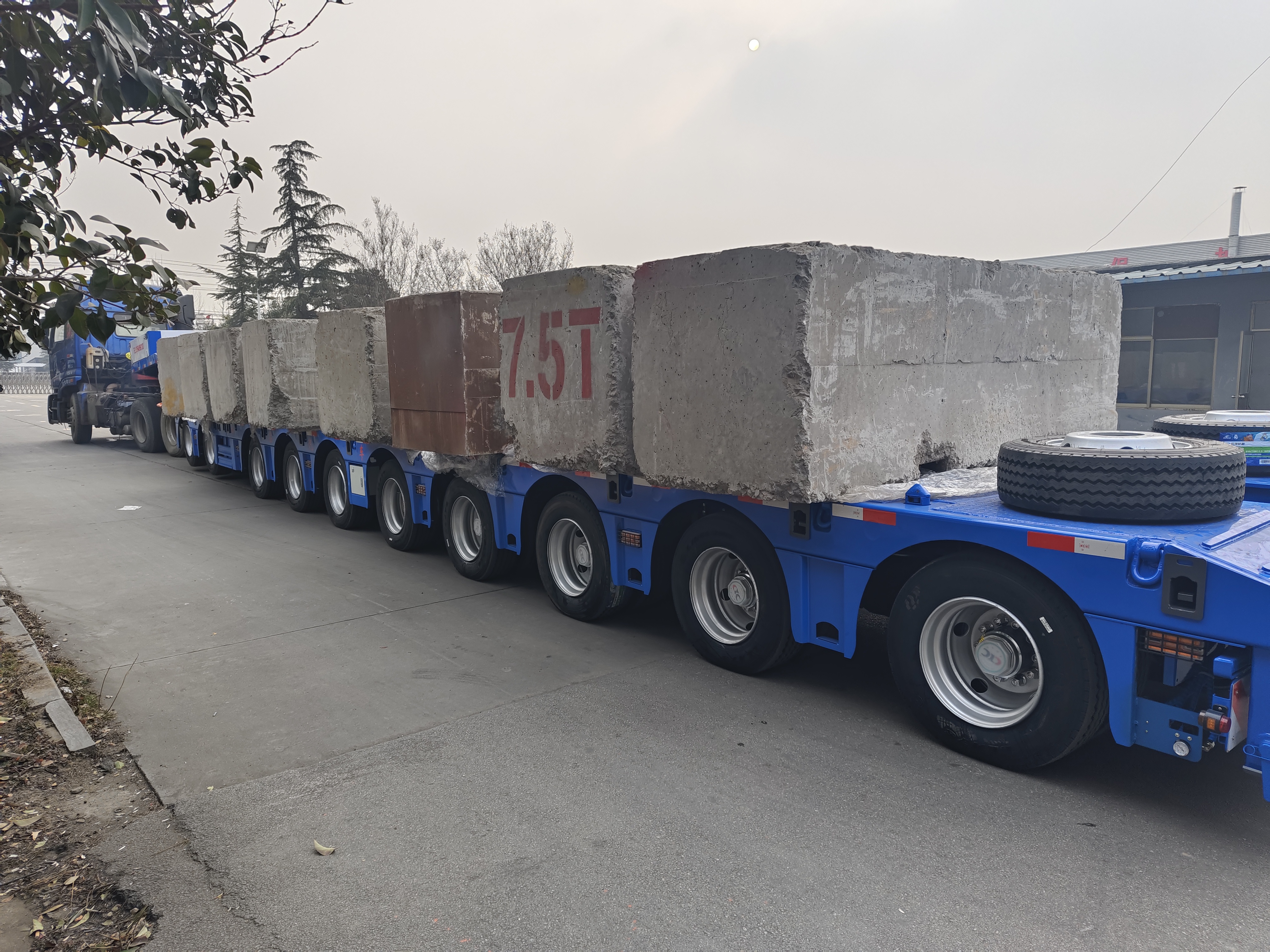 Heavy payload capacity demonstration of the 10 axle extendable lowbed trailer loaded with concrete blocks