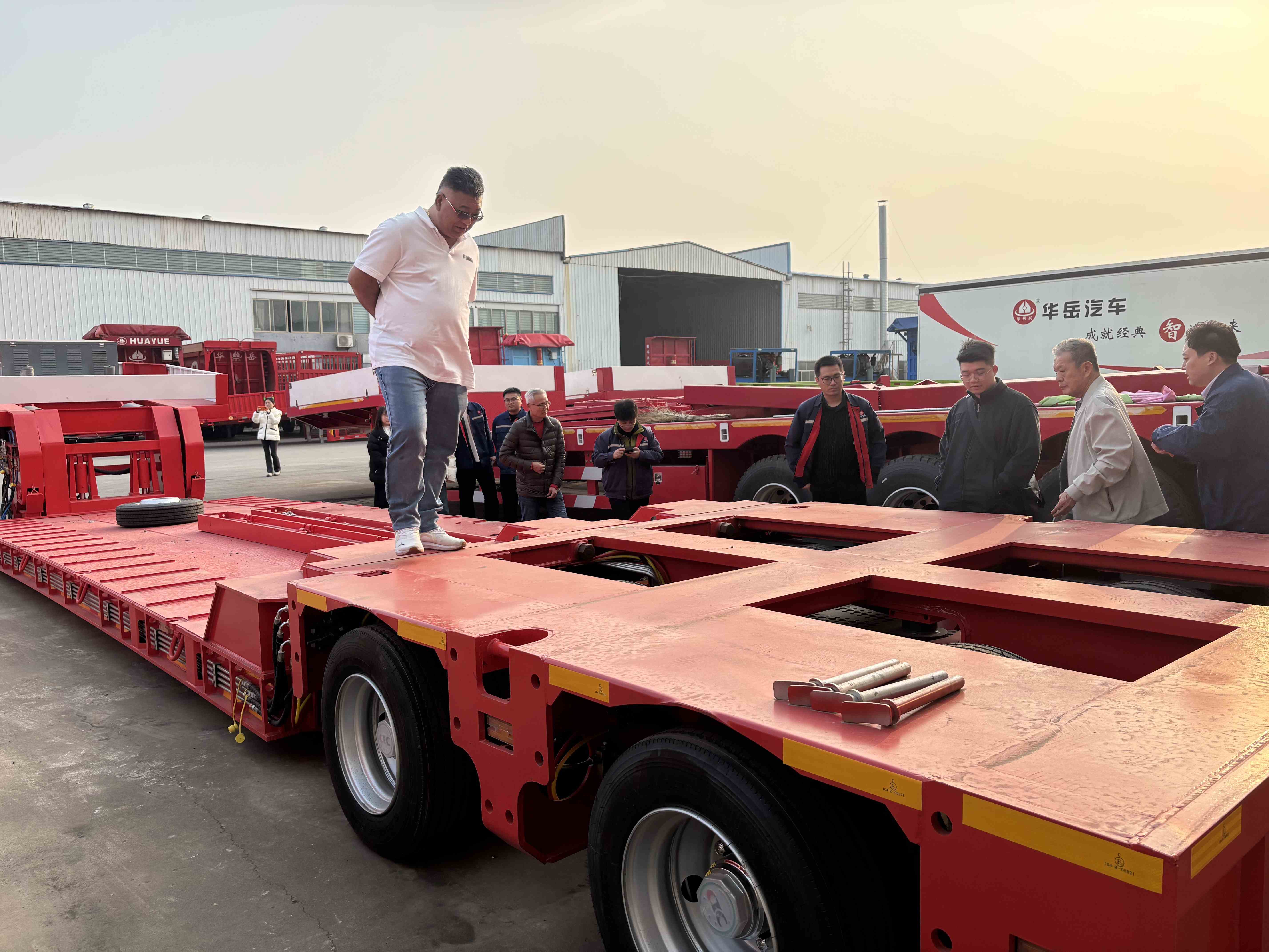 Malaysian Client Visits and Purchases 2 Axle Removable Gooseneck Trailer