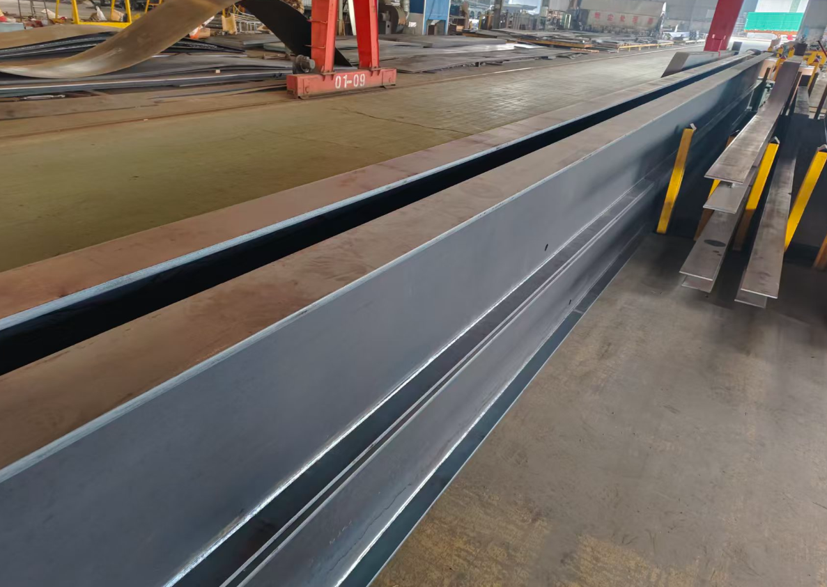 Raw T700 high-yield structural steel used for heavy-duty lowbed trailer main beams, featuring extra-thick web plates to prevent fractures under extreme loads.