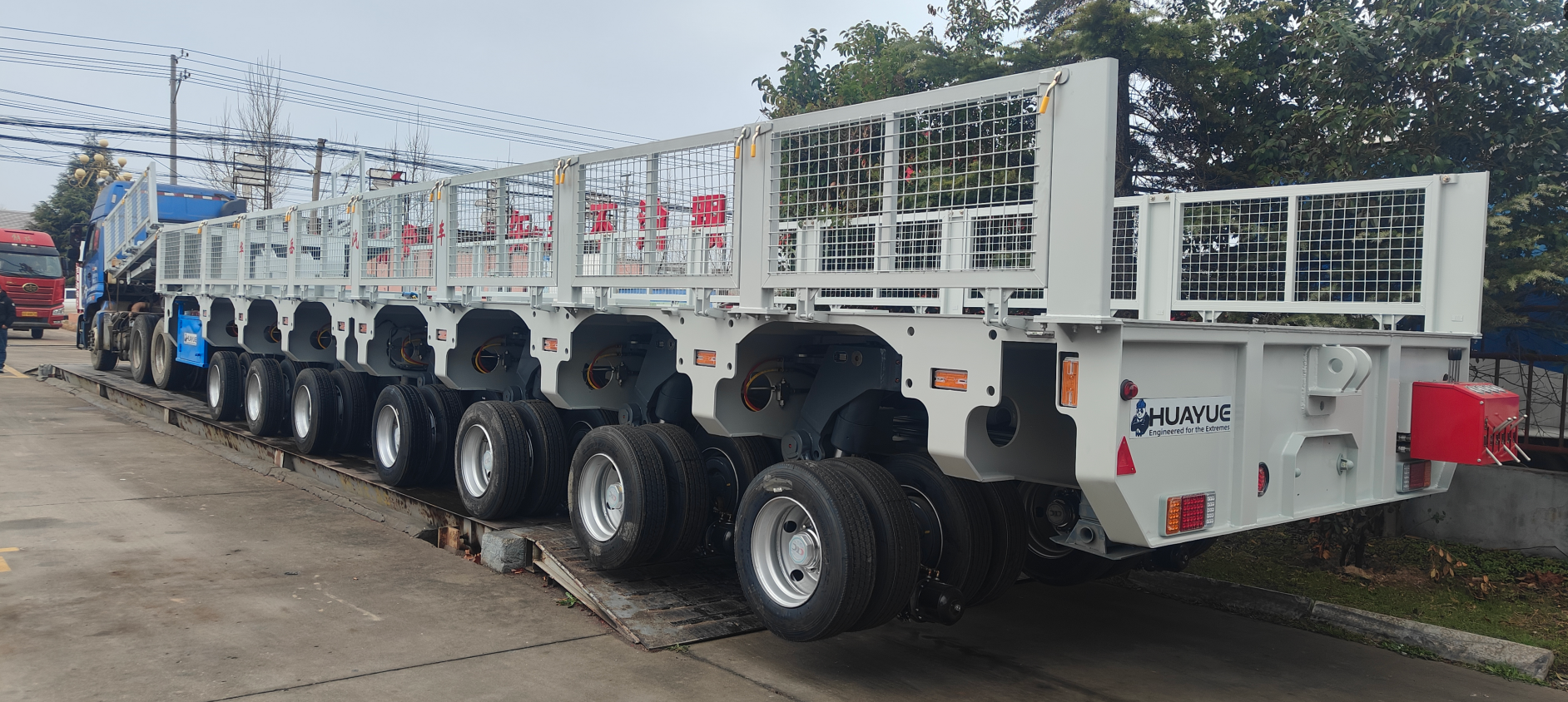 Rear close-up of the HUAYUE mobile substation trailer, clearly presenting its multiple groups of heavy-duty load-bearing axles, hydraulic control terminals, and high-strength anti-corrosion coating process.
