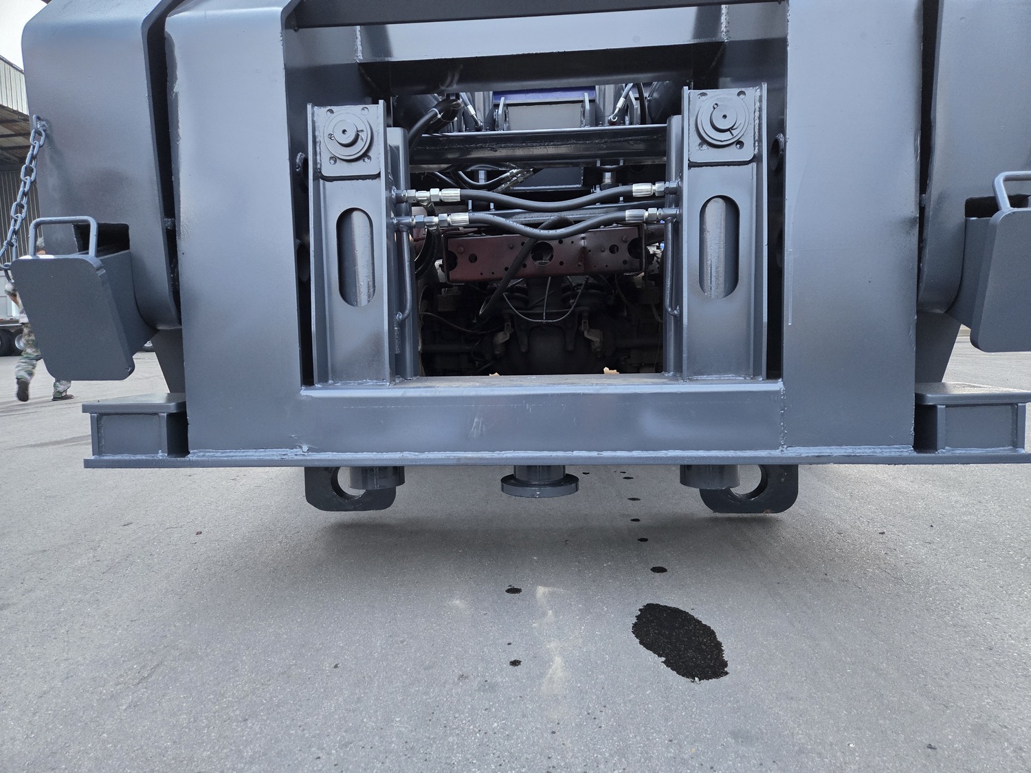 Front removable-gooseneck trailer interface with hydraulic hose couplings and support components