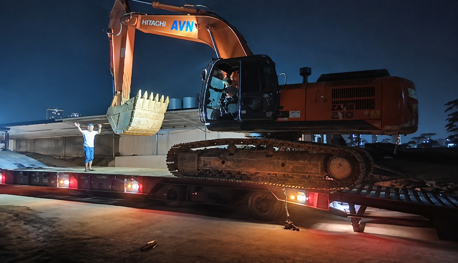 8-Axle Lowbed Trailer in Malaysia Moves a 45-Ton Excavator