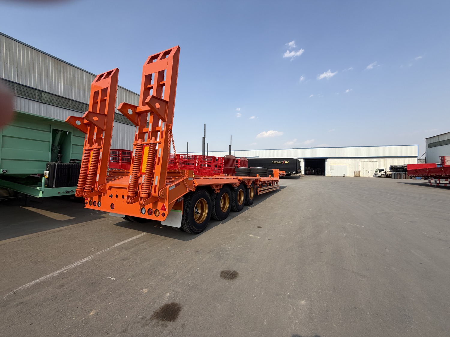 Vietnam Detachable Gooseneck Lowbed with Separable Deck