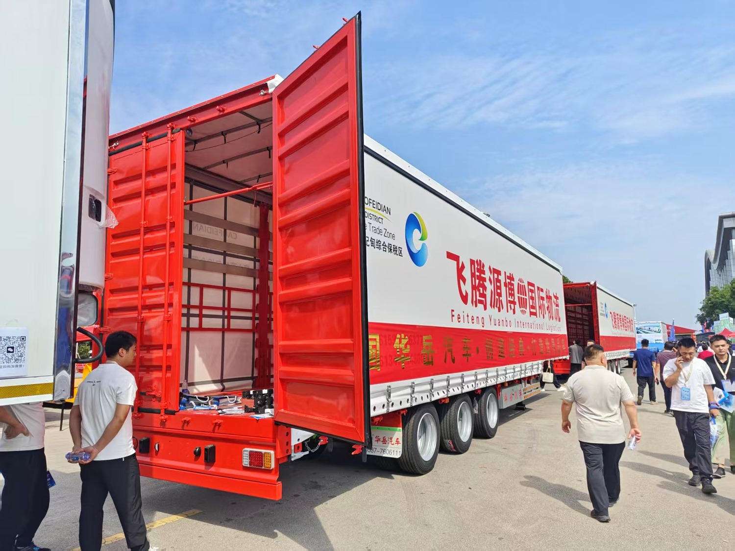 Open rear doors and interior of a HUAYUE curtain side semi-trailer at the exhibition